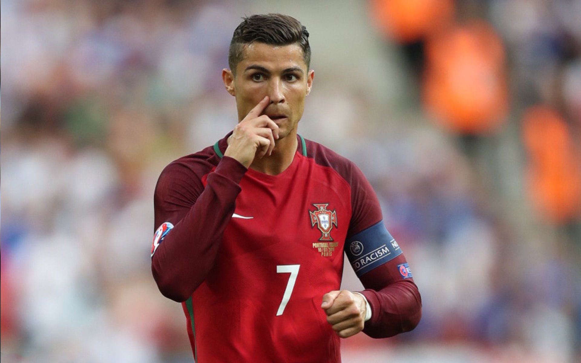 球迷公投选出最受欢迎球星，榜单引发争议与讨论，球员投资