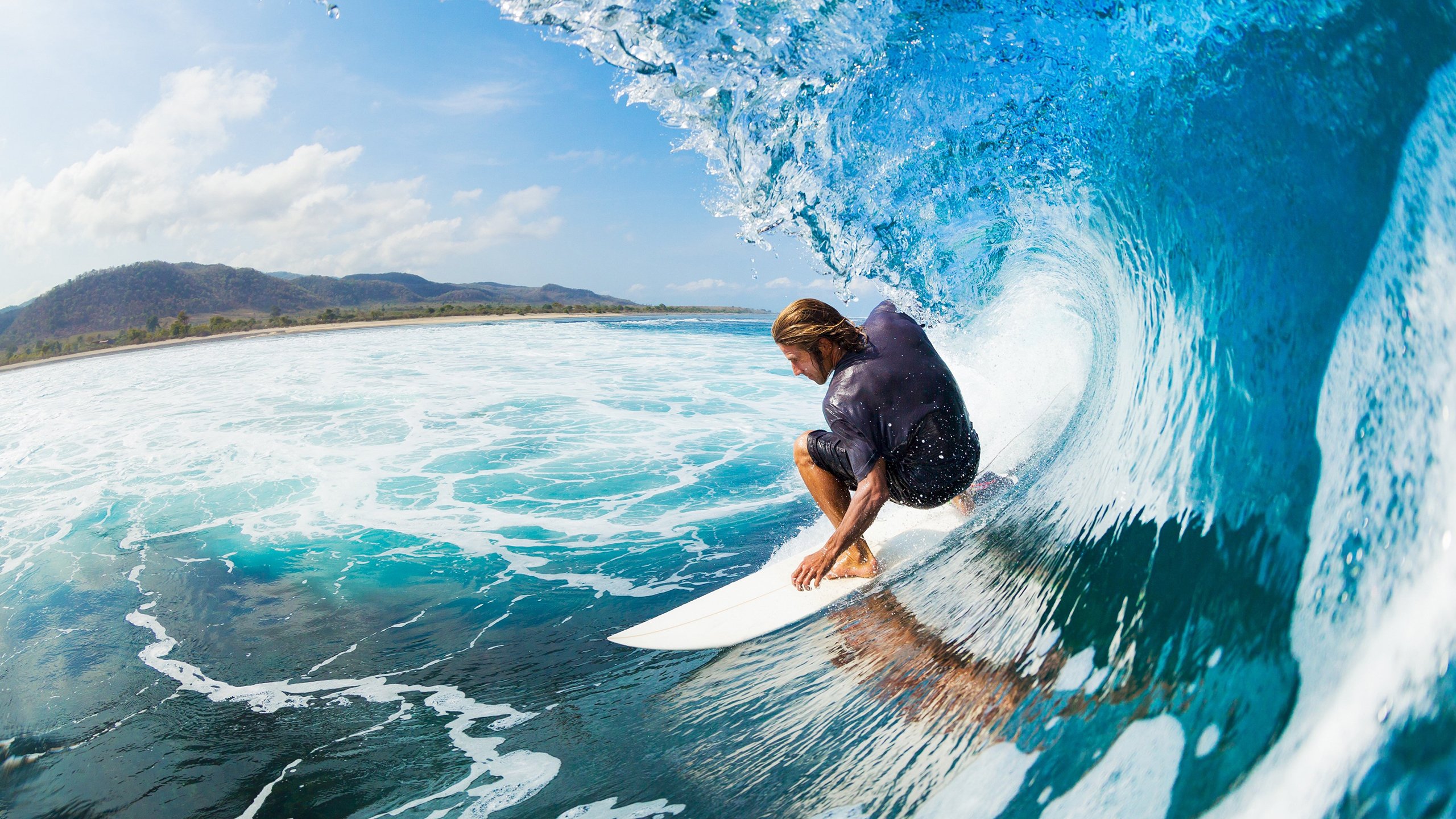背泳转身动作流畅，技术提升明显，背泳教学视频分解动作