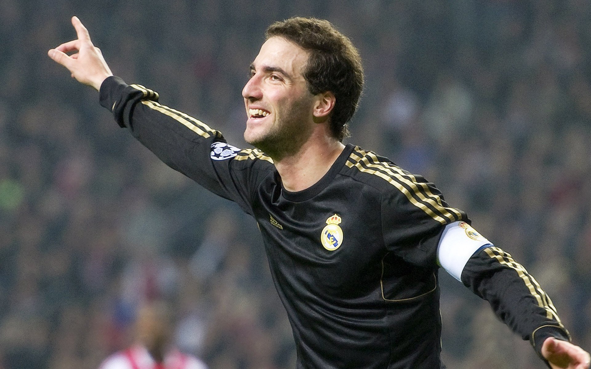 开云官网APP下载-“中超豪门续约主力，打造冠军班底”，中超榜首